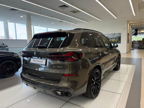 2026 BMW X5 30d IV (G05/G18) Рестайлинг, зелёный - вид 3