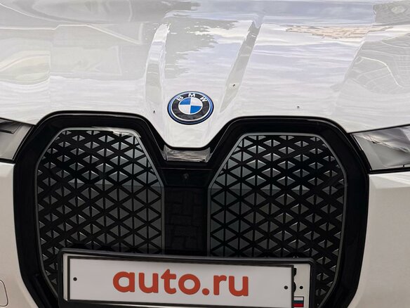 2022 BMW iX xDrive40 I (I20), белый, 7990000 рублей - вид 2