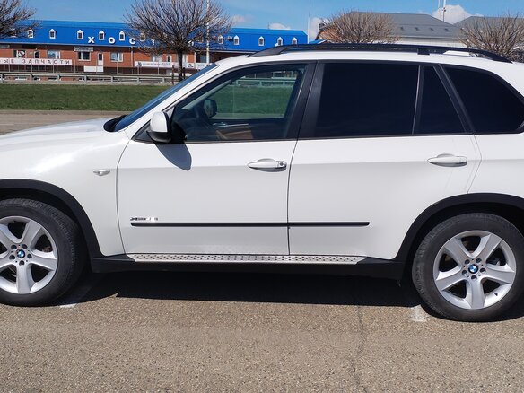 2010 BMW X5 30i II (E70), белый, 1600000 рублей