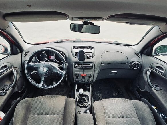 2002 Alfa Romeo 147 I, красный, 660000 рублей - вид 9