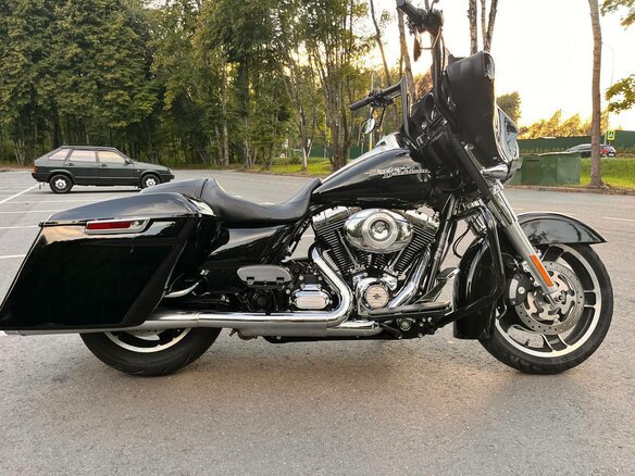2010 Harley-Davidson Street Glide, чёрный, 850000 рублей - вид 4