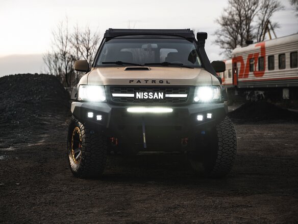 2011 Nissan Patrol V (Y61) Рестайлинг, серый, 5999995 рублей - вид 1