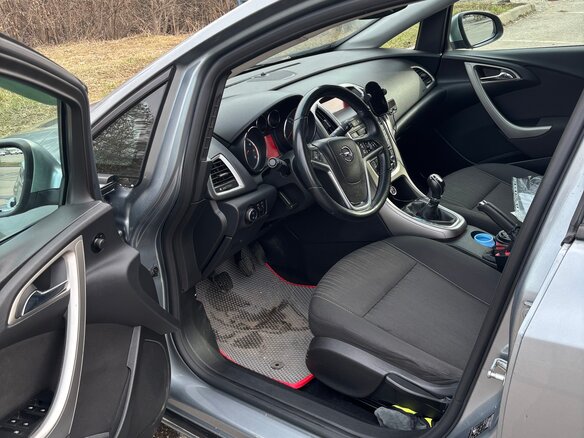 2011 Opel Astra J, серебристый, 600000 рублей - вид 3