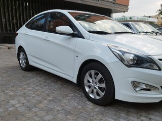 2015 Hyundai Solaris I Рестайлинг, белый, 1500000 рублей, вид 2