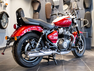 2026 Royal Enfield Super Meteor, пурпурный, 792000 рублей, вид 3
