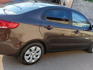 2016 Kia Rio III Рестайлинг, коричневый, 700000 рублей, вид 2