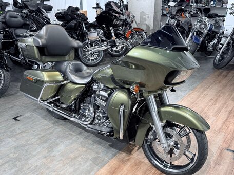 2017 Harley-Davidson Road Glide, зелёный, 1999000 рублей, вид 1
