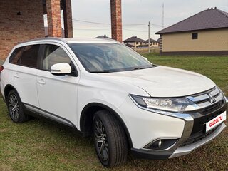2018 Mitsubishi Outlander III Рестайлинг 2, белый, 2100000 рублей, вид 3