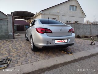 2012 Opel Astra J Рестайлинг, серебристый, 930000 рублей, вид 3