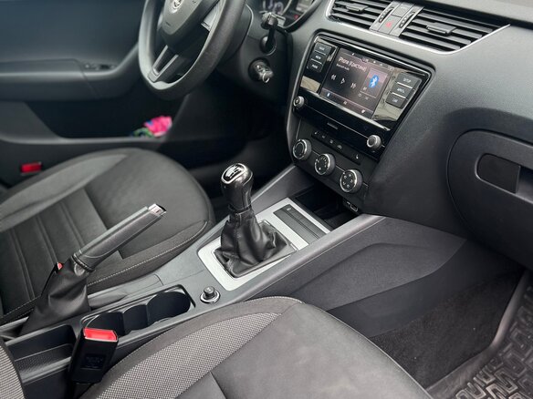 2018 Skoda Octavia III (A7) Рестайлинг, чёрный, 1450000 рублей - вид 6