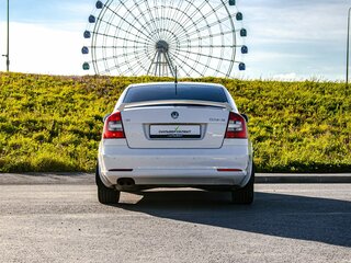 2013 Skoda Octavia II (A5) Рестайлинг, белый, 950000 рублей, вид 4