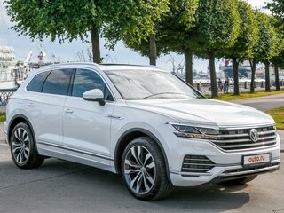 2020 Volkswagen Touareg III, белый, 8750000 рублей, вид 1