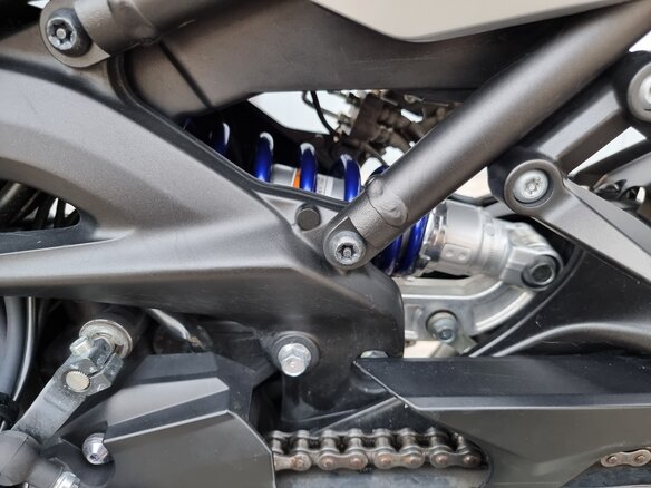 2017 Yamaha MT-09 Tracer (FJ-09), серебристый, 920000 рублей - вид 10