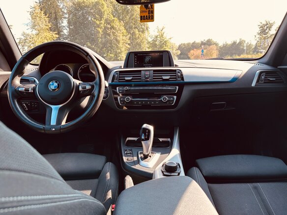 2019 BMW 1 серии 118i II (F20/F21) Рестайлинг 2, чёрный, 1950000 рублей - вид 10