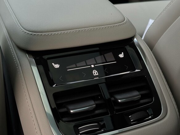 2026 Volvo XC90 B5 II Рестайлинг 2, чёрный, 11100000 рублей - вид 36