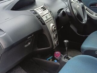 2005 Toyota Vitz II (XP90), белый, 625000 рублей, вид 4