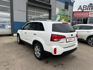 2013 Kia Sorento II Рестайлинг, белый, 1720000 рублей, вид 5
