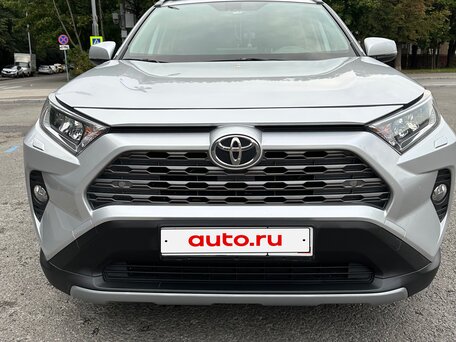 2020 Toyota RAV4 V (XA50), серебристый, 2999999 рублей, вид 1
