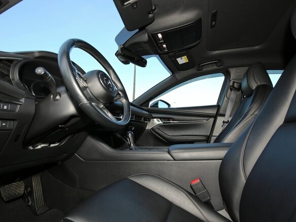 2020 Mazda 3 IV (BP), серый, 3300000 рублей - вид 9