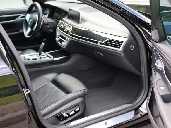 2020 BMW 7 серии 730d xDrive VI (G11/G12) Рестайлинг, чёрный, 9000000 рублей - вид 13