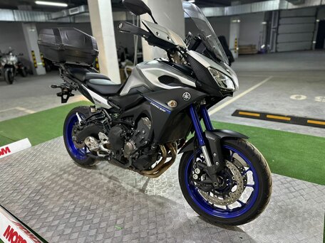2015 Yamaha MT-09 Tracer (FJ-09), серебристый, 645000 рублей, вид 2