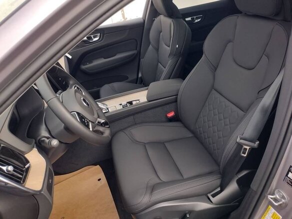 2026 Volvo XC60 II Рестайлинг 2, серебристый, 6992374 рублей - вид 4