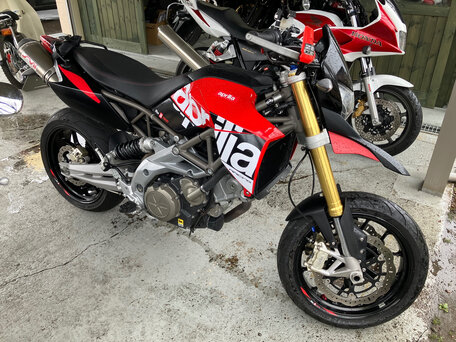 2009 Aprilia Dorsoduro 750, красный, 560000 рублей, вид 2
