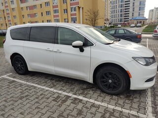 2020 Chrysler Voyager VI, серебристый, 2600000 рублей, вид 2
