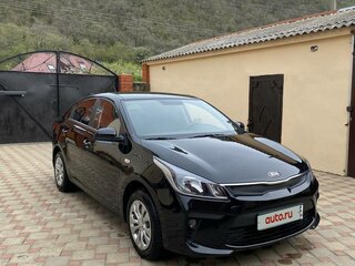 2017 Kia Rio IV, чёрный, 1550000 рублей, вид 3
