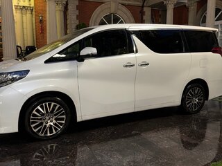 2017 Toyota Alphard III, белый, 5500000 рублей, вид 3