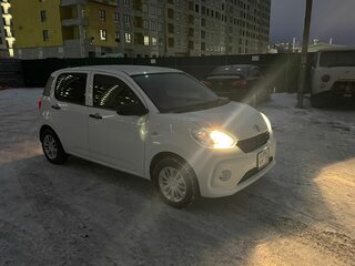 2018 Toyota Passo III, белый, 979000 рублей, вид 1