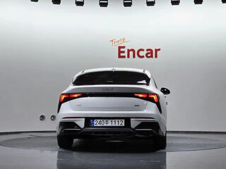 2024 Kia K5 III Рестайлинг, белый, 3200000 рублей, вид 4