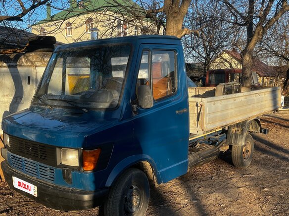 1992 Mercedes-Benz T1, синий, 400000 рублей - вид 1