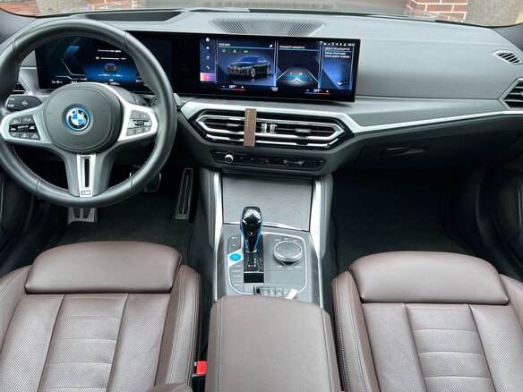 2022 BMW i4 M50 G26, зелёный, 7500000 рублей - вид 15