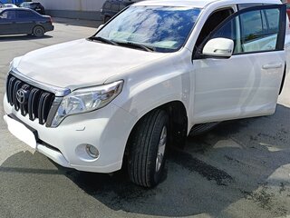 2017 Toyota Land Cruiser Prado 6-speed 150 Series Рестайлинг 1, белый, 3500000 рублей, вид 4