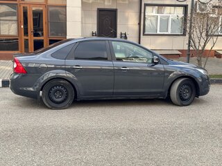 2010 Ford Focus II Рестайлинг, серый, 700000 рублей, вид 4
