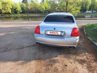 2003 Lincoln Town Car III Рестайлинг, серебристый, 1700000 рублей, вид 3