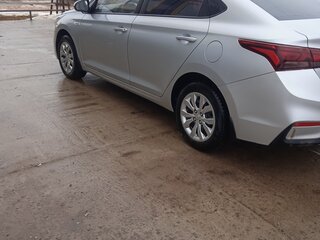 2017 Hyundai Solaris II, серебристый, 1550000 рублей, вид 4