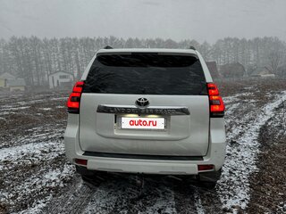 2018 Toyota Land Cruiser Prado 150 Series Рестайлинг 2, белый, 4550000 рублей, вид 3