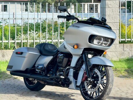 2017 Harley-Davidson Road Glide Special, серебристый, 1900000 рублей, вид 2