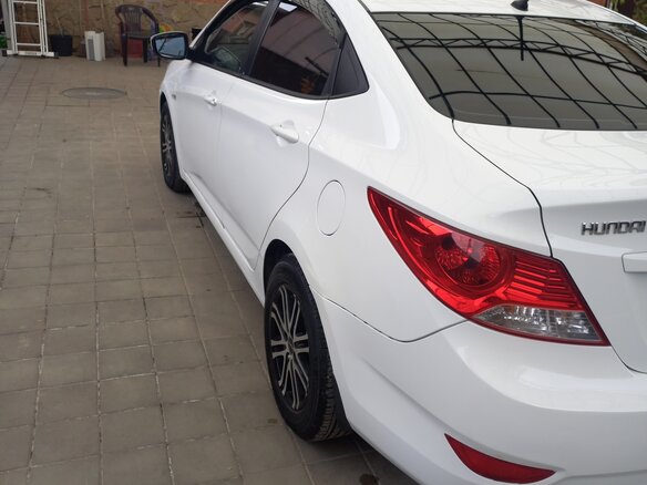2013 Hyundai Solaris I, белый, 800000 рублей - вид 5