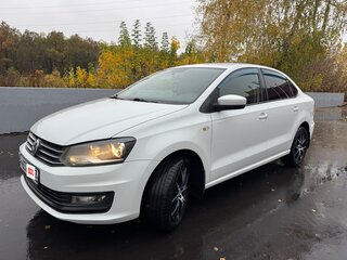 2015 Volkswagen Polo V Рестайлинг, белый, 1200000 рублей, вид 1