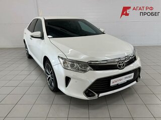 2015 Toyota Camry VII (XV50) Рестайлинг, белый, 1970000 рублей, вид 3