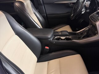 2018 Lexus NX 300 I Рестайлинг, серебристый, 3800000 рублей, вид 3