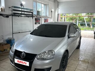 2010 Volkswagen Jetta V, серебристый, 420000 рублей, вид 2