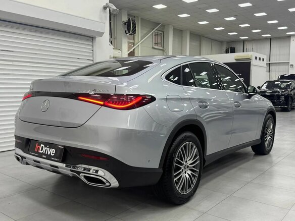 2025 Mercedes-Benz GLC Coupe 300 II (C254), серебристый, 9000000 рублей - вид 3