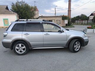 2005 Mitsubishi Outlander I, серебристый, 900000 рублей, вид 3
