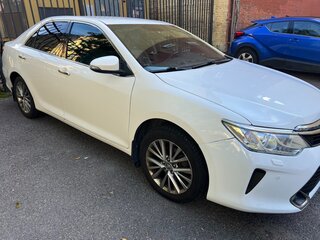 2015 Toyota Camry VII (XV50) Рестайлинг, белый, 2300000 рублей, вид 3