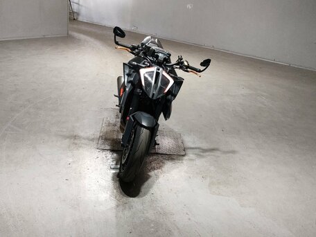2020 KTM 1290 Super Duke R, чёрный, 1240000 рублей, вид 2