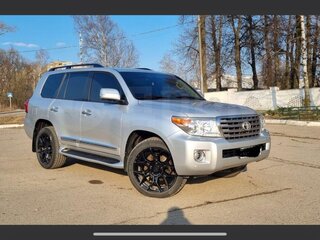 2015 Toyota Land Cruiser 200 Series Рестайлинг 1, серебристый, 4970000 рублей, вид 4